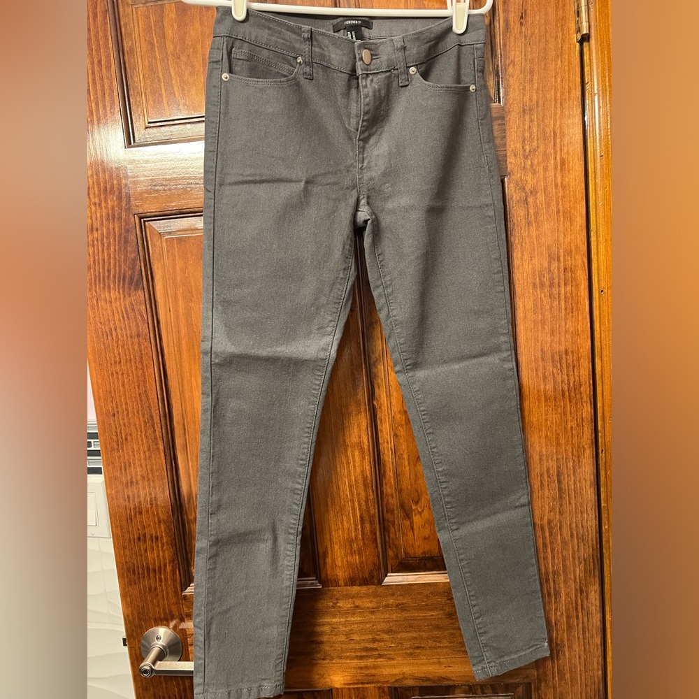 Forever 21 gray skinny jeans. Size 27
